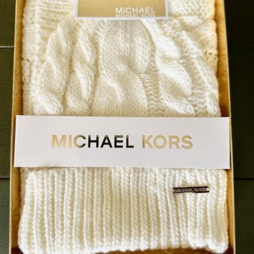 πMichael Kors Scarf & Hat Gift Box Set - Cream